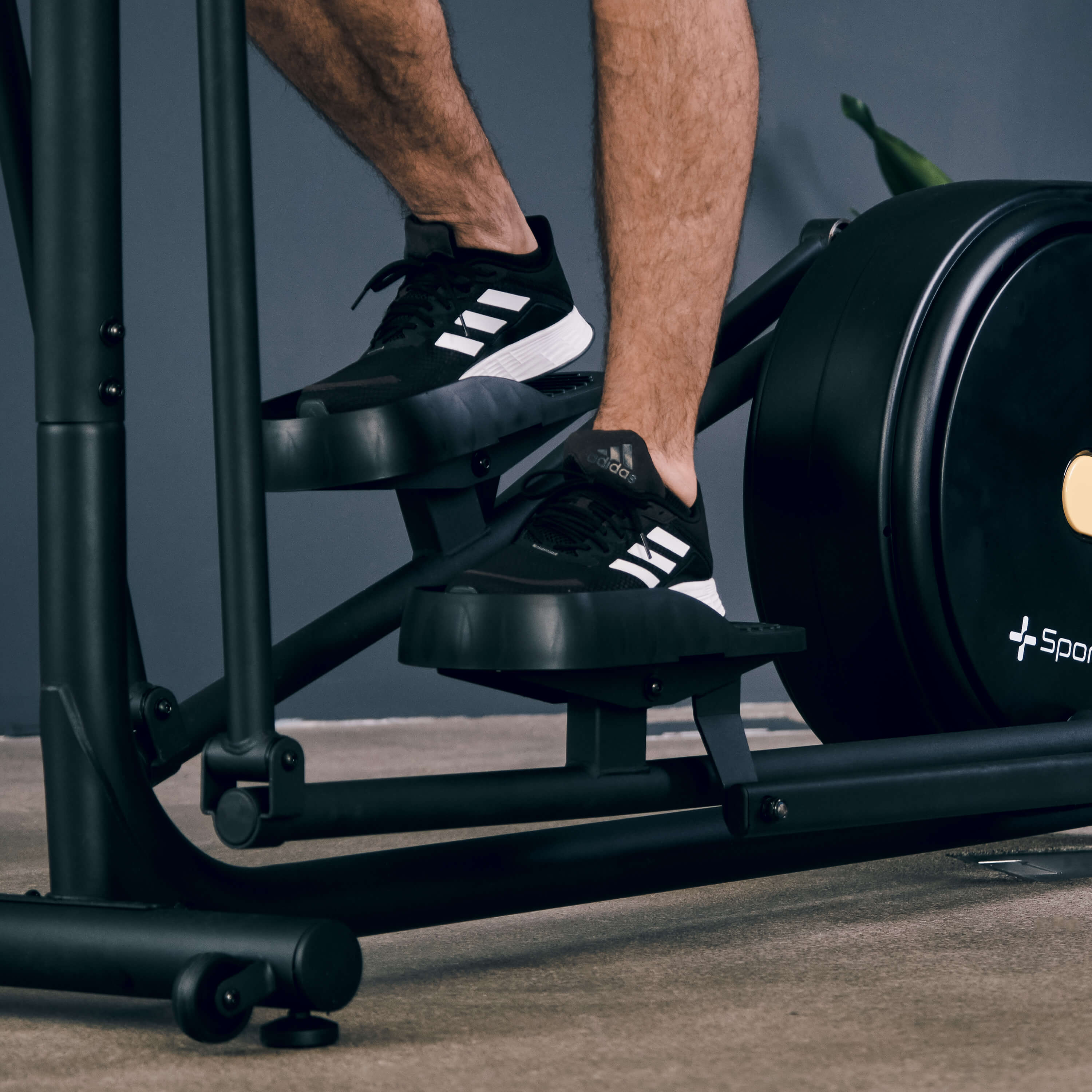 sporprotplus.comsign_Crosstrainer_Fussablage_SP-ET-9910-IE